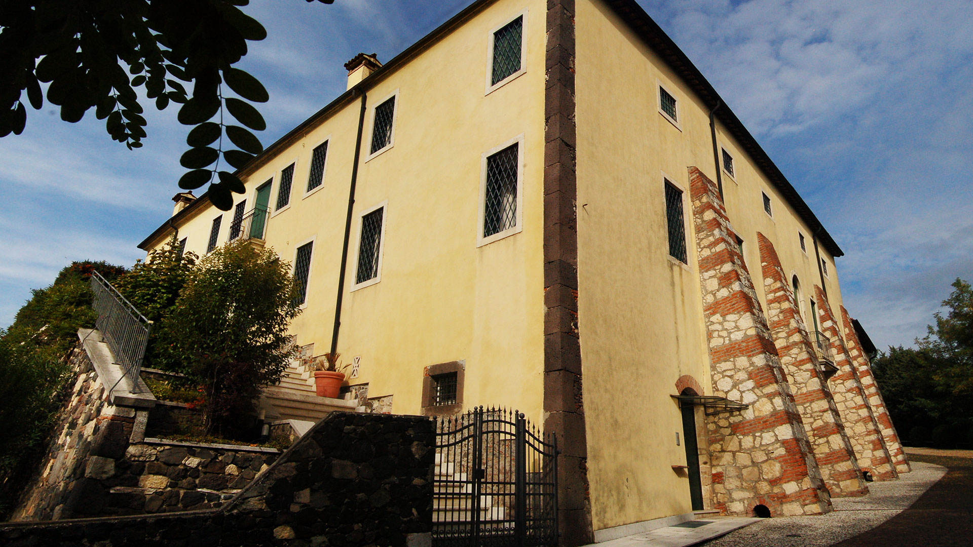 esterno contrafforti Residence La Mason