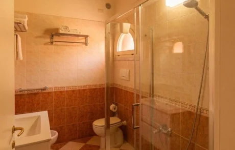 Bagno con doccia Bagno con doccia
