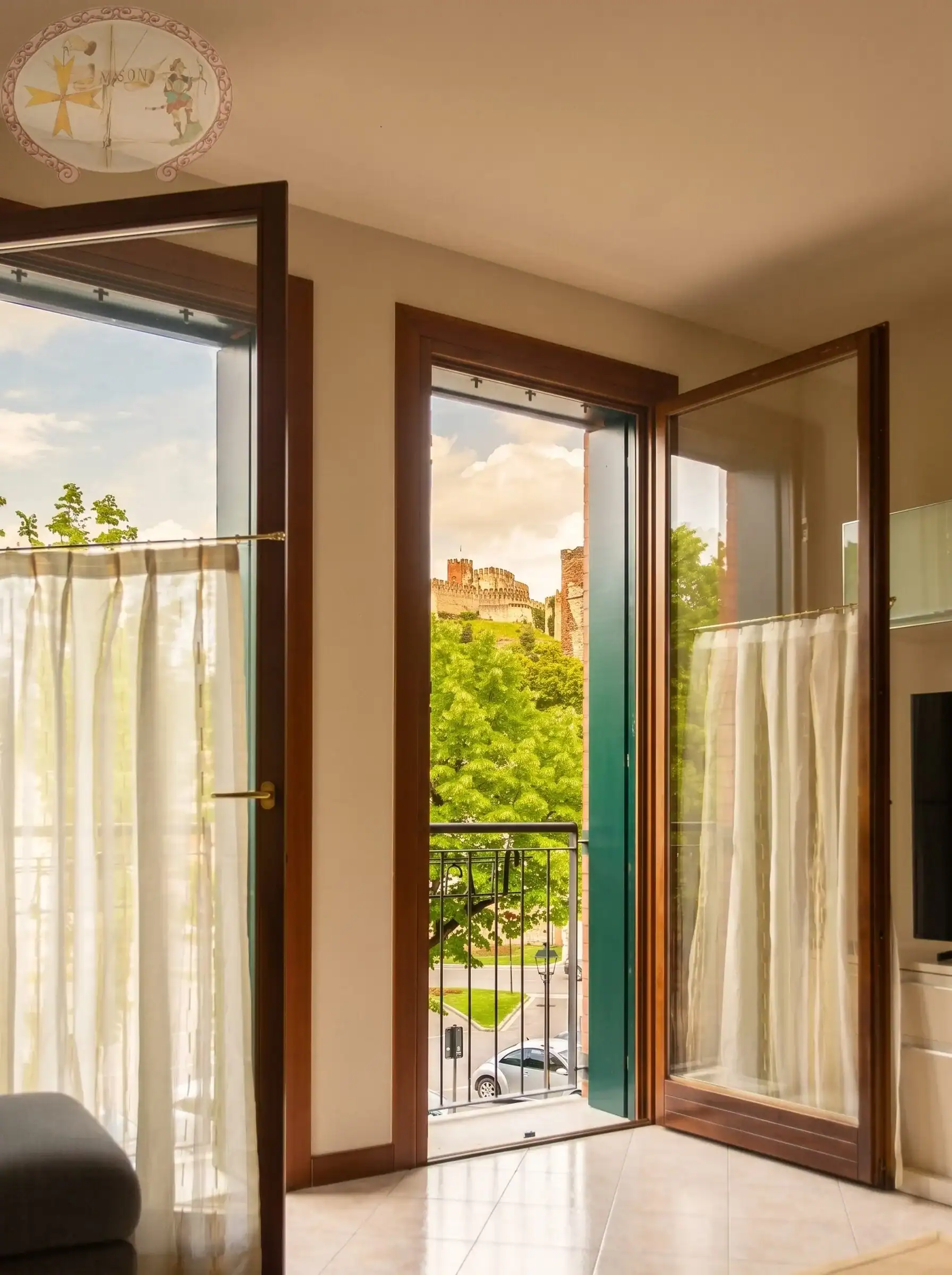castleview - vista finestra appartamento tricamere castleview soave cucina