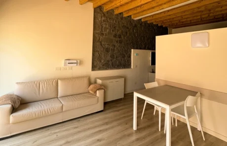 L1 soggiorno con divano e tavolo da pranzo L1 soggiorno con divano e tavolo da pranzo